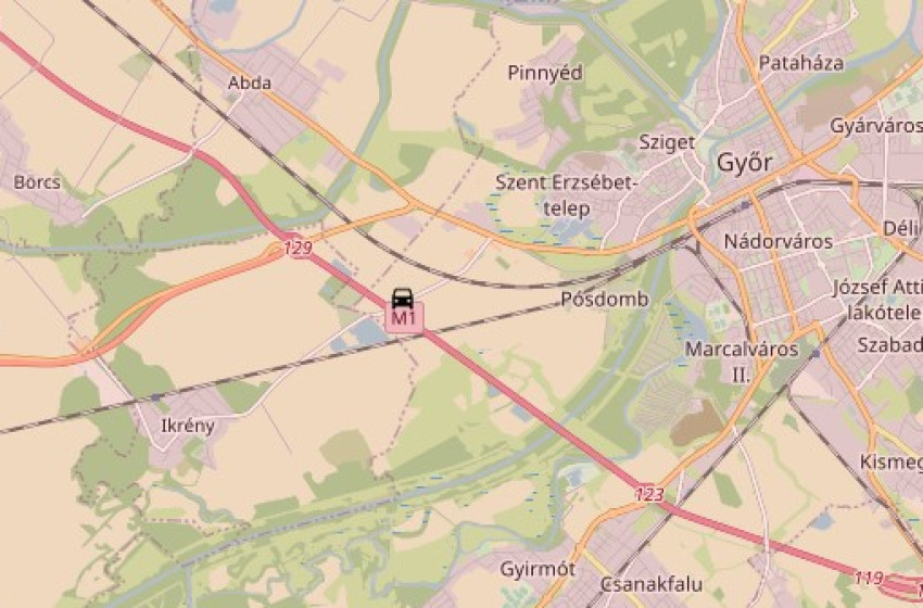 Összeütközött két autó az M1-esen, Győrnél